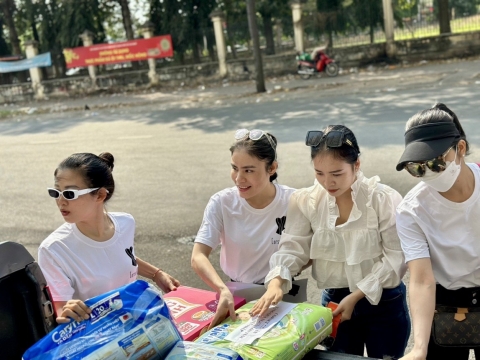 Corset Chuẩn gieo duyên từ thiện